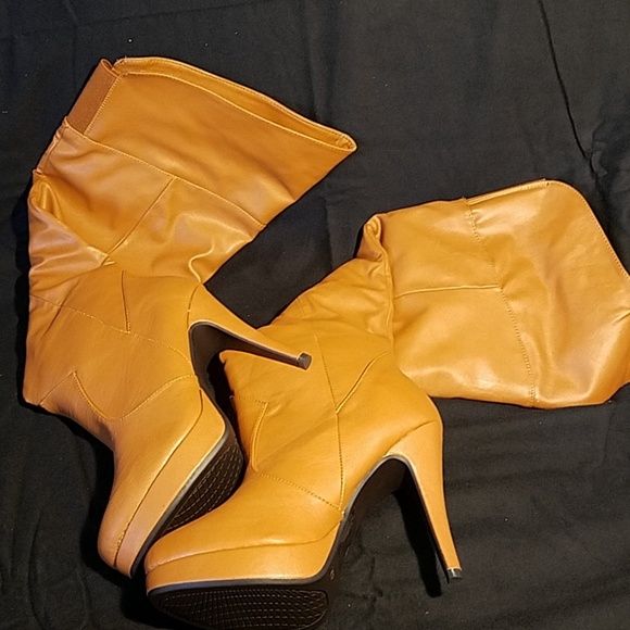 Boots - Picture 3 of 4